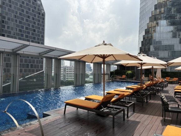 バンコク・マリオットホテル・スクンビットの館内施設のプール(7階)