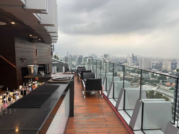 Octave Rooftop Lounge and Bar（49階）の雰囲気やメニュー＆注意点