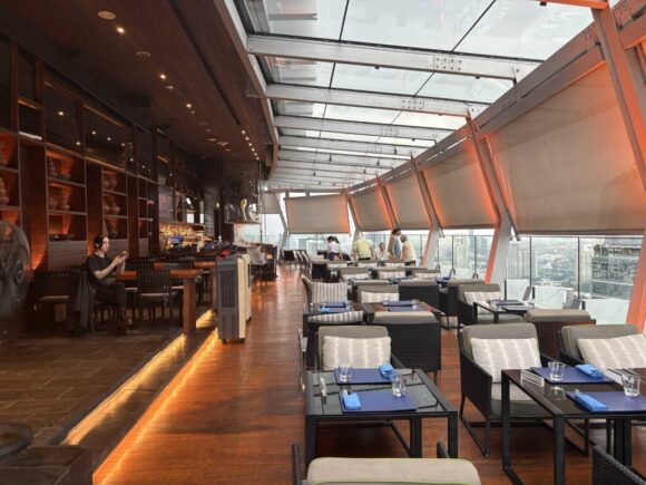 45階はレストランOCTAVE ROOFTOP LOUNGE AND BAR