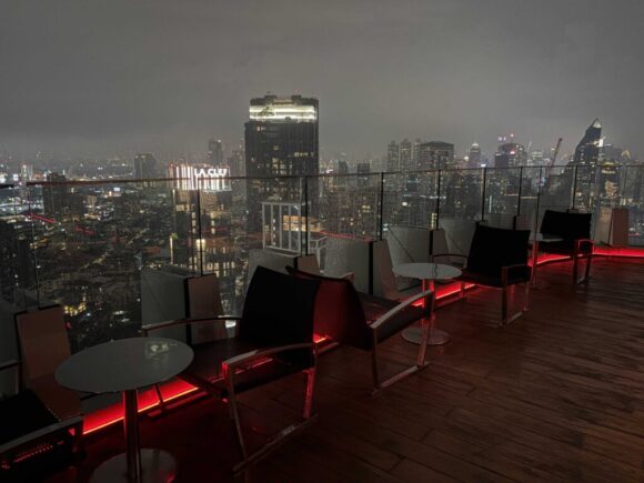 Octave Rooftop Lounge and Bar（49階）の雰囲気やメニュー＆注意点