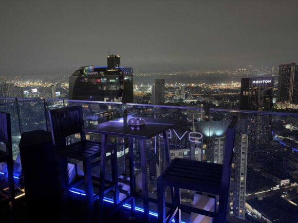 Octave Rooftop Lounge and Bar（49階）の雰囲気やメニュー＆注意点