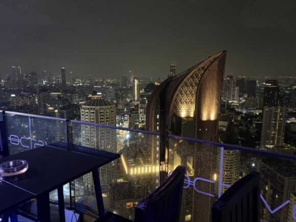 Octave Rooftop Lounge and Bar（49階）の雰囲気やメニュー＆注意点