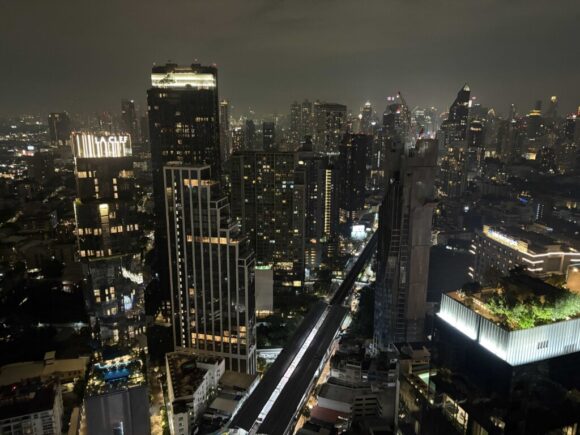 Octave Rooftop Lounge and Bar（49階）の雰囲気やメニュー＆注意点