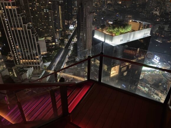 Octave Rooftop Lounge and Bar（49階）の雰囲気やメニュー＆注意点