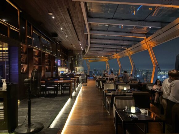 45階はレストランOCTAVE ROOFTOP LOUNGE AND BAR