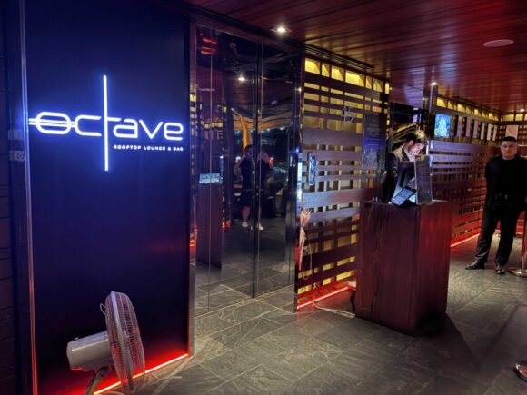 Octave Rooftop Lounge and Bar（49階）の雰囲気やメニュー＆注意点