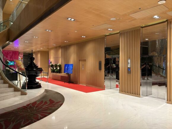 バンコクの夜景を一望できる人気ルーフトップバー「オクターブ」の行き方